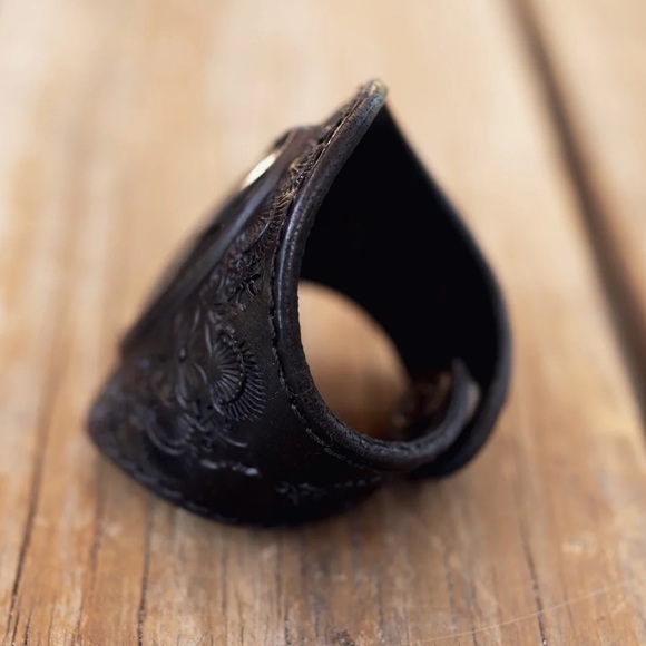 BUFFALO GIRL BLACK LEATHER CUFF BRACELET WITH LABRADORITE - Picture 8 of 8